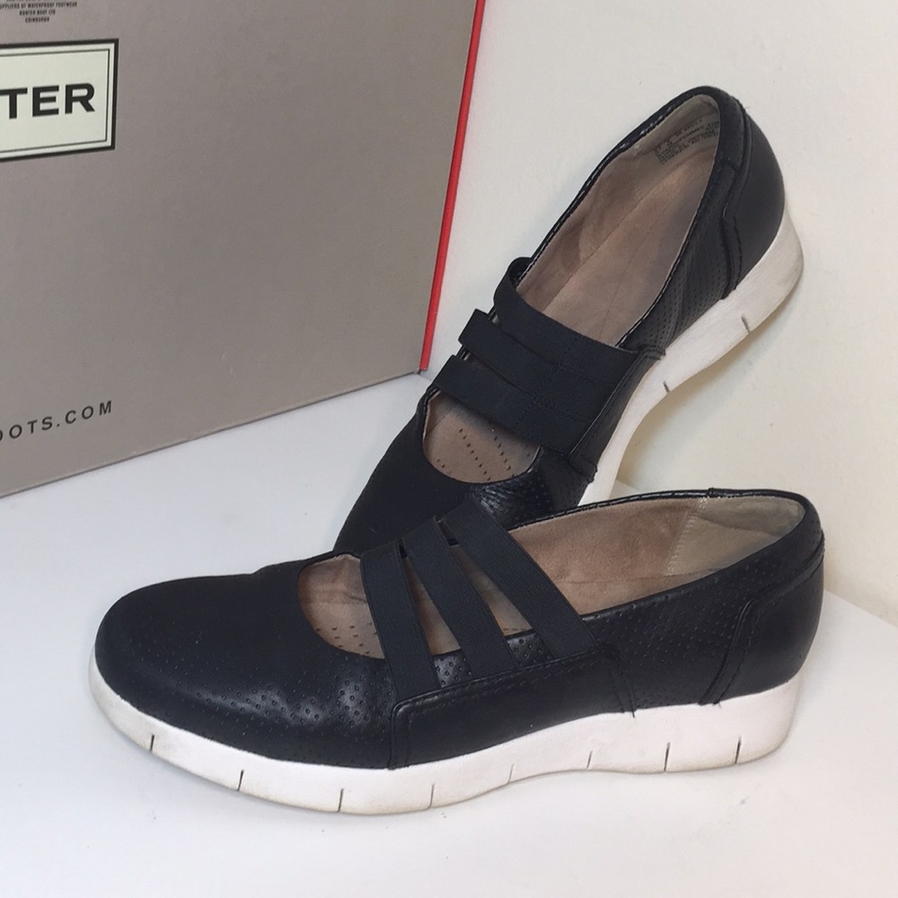 Clarks Artisan Daelyn City Slip ons